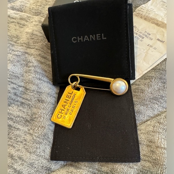 Chanel brooch dog tag pin - Picture 1 of 3